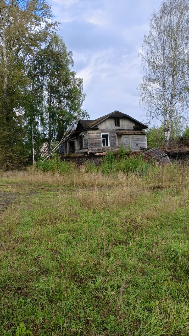 здание аптеки № 19 Кировская обл., Омутнинский р-н, п. Песковка, ул. Ленина, д. 80	