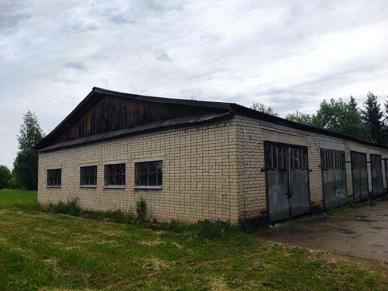 Здание гаража, Кировская обл., Лебяжский район, п. Лебяжье, ул. Казанцева,д.3
