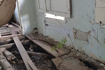 здание аптеки № 19 Кировская обл., Омутнинский р-н, п. Песковка, ул. Ленина, д. 80	